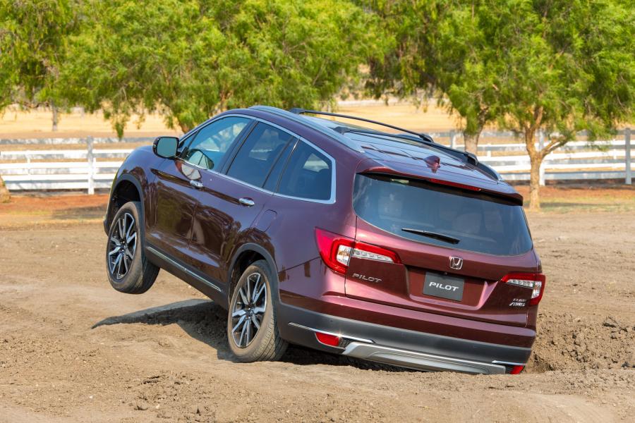  Honda Pilot Elite 2018 года  (NA) (фото 18 из 40)
